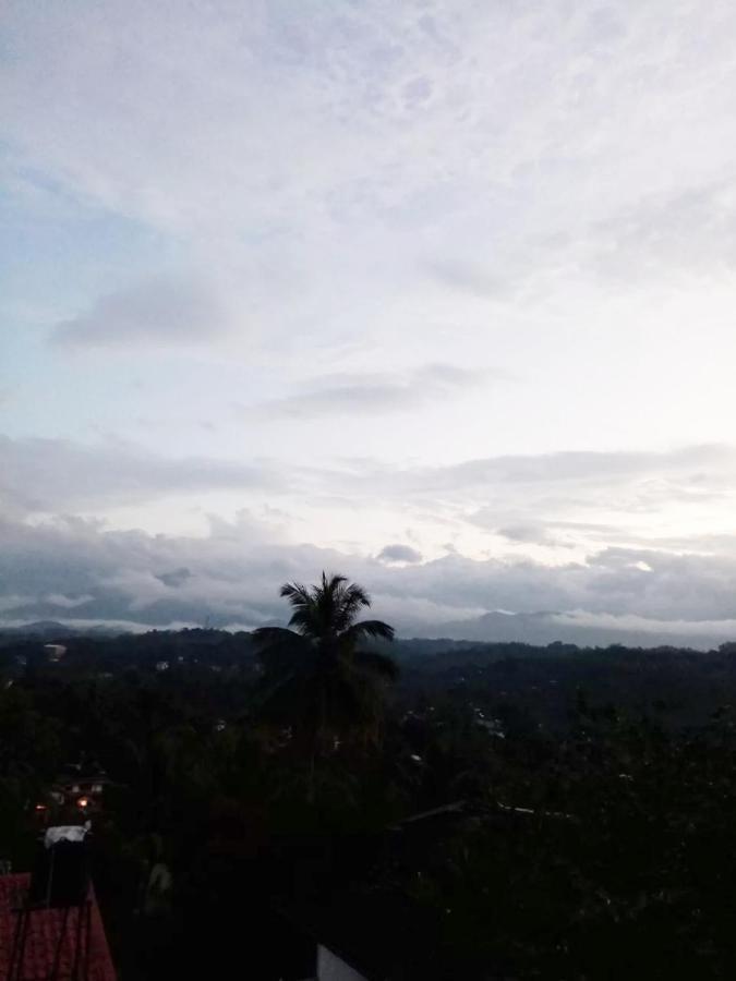 Chandi Mahal Homestay Kandy Bagian luar foto